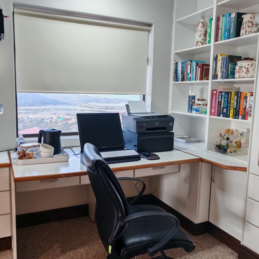 5 Bedroom Property for Sale in Avonddans Western Cape